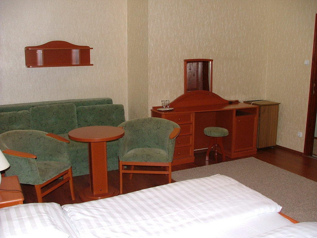 Hotel Erdogyongye Etterem Es Panzio Zalaegerszeg Zimmer foto