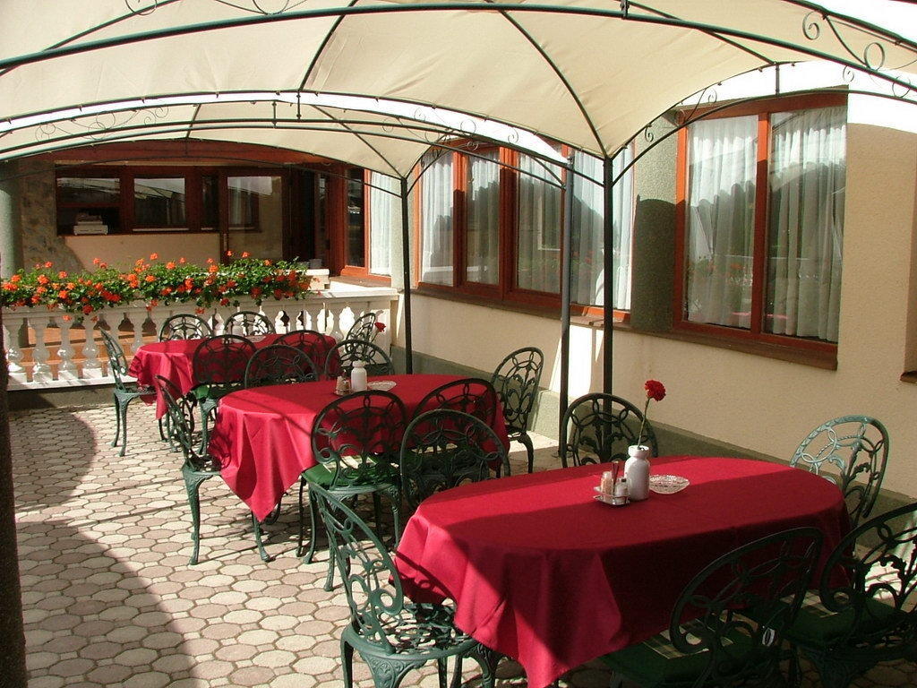 Hotel Erdogyongye Etterem Es Panzio Zalaegerszeg Exterior foto