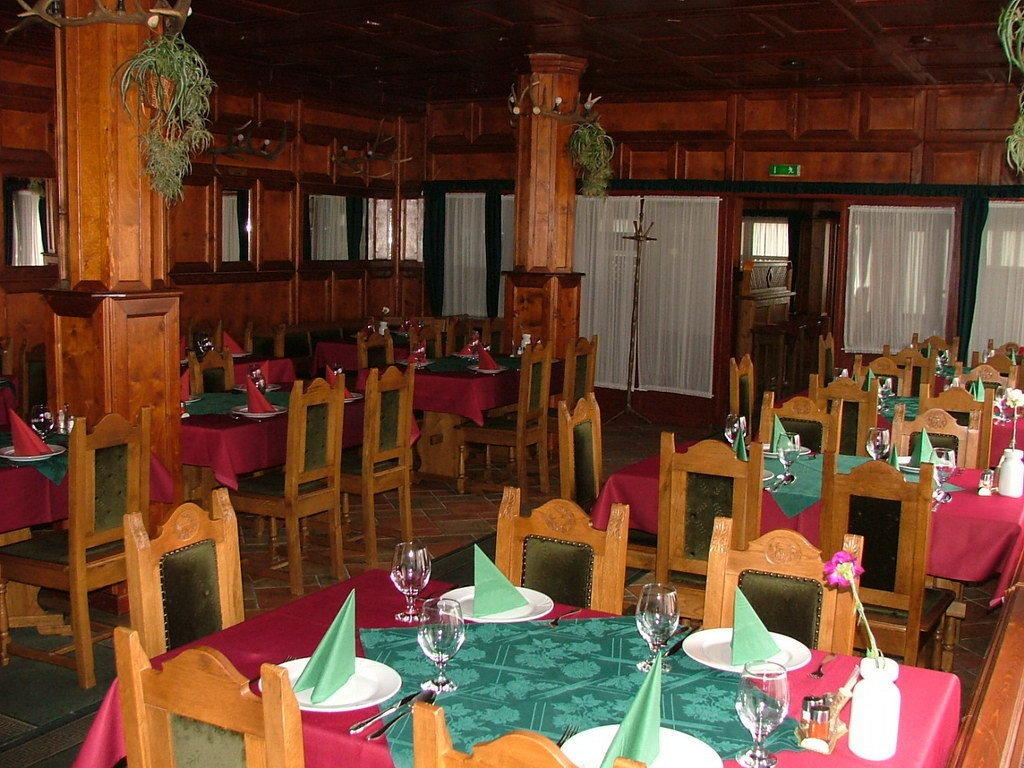 Hotel Erdogyongye Etterem Es Panzio Zalaegerszeg Exterior foto